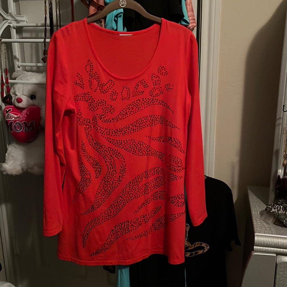 Ladies DG2 Diane Gilman too blouse, long sleeved, NWOT, wash n wears nicely